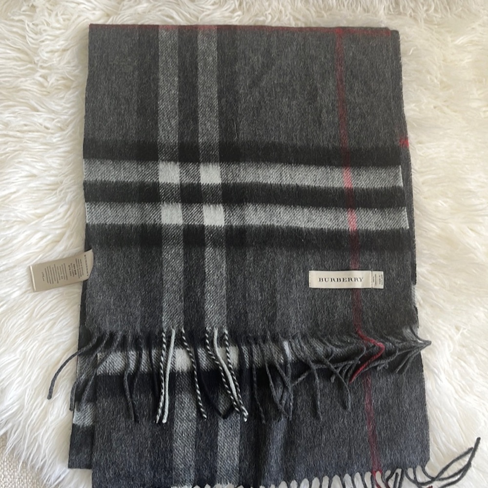 NWOT Burberry Cashmere Scarf